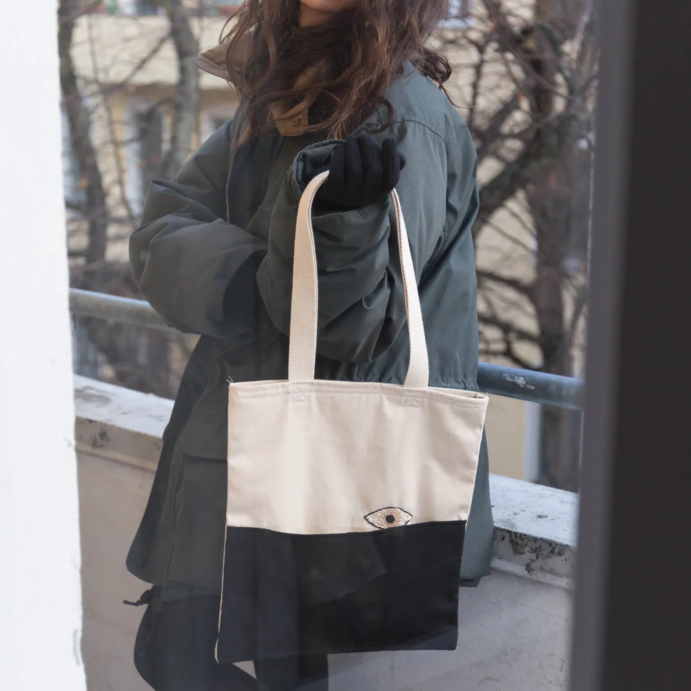 EYE SEE TOTE
