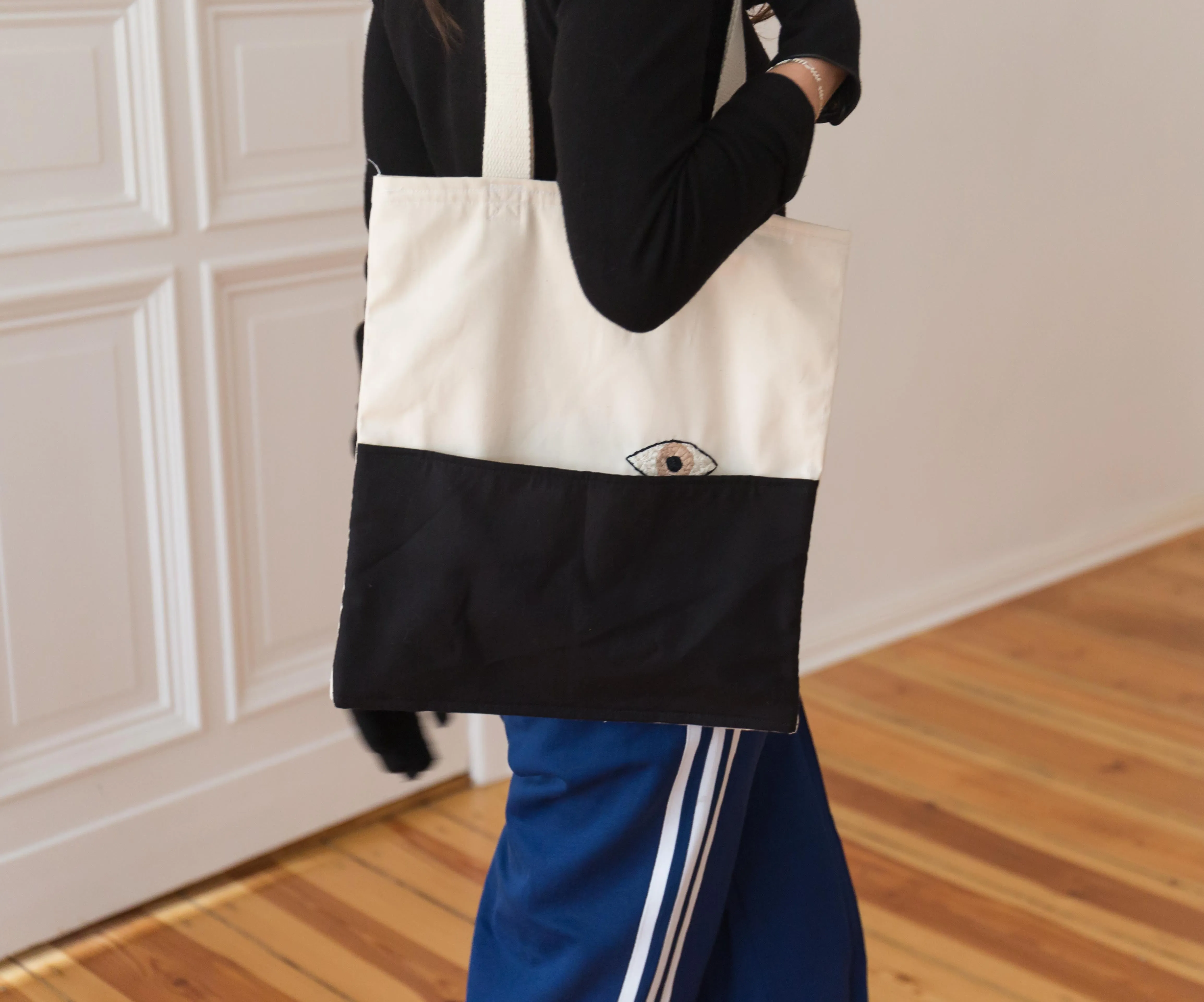 EYE SEE TOTE