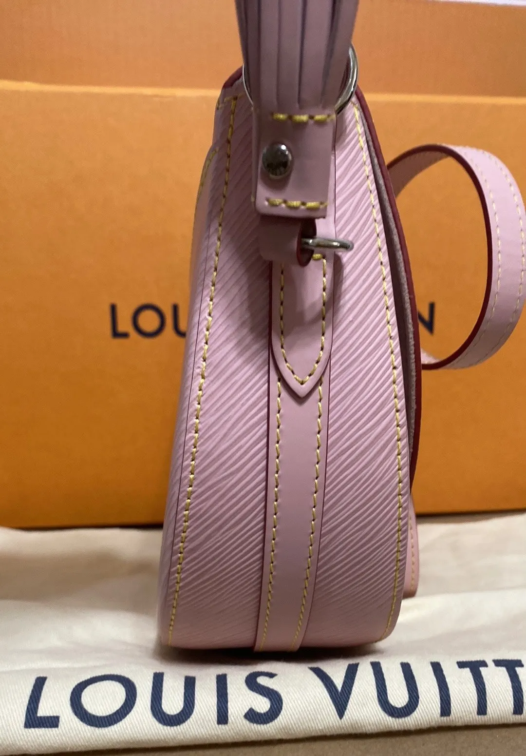 Louis Vuitton Saint Cloud Epi Leather NM Shoulder/Crossbody In Rose Ballerine